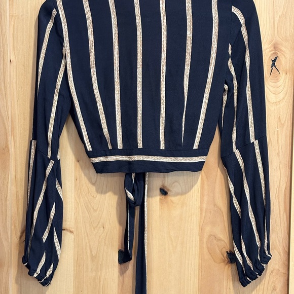 Lightly pre owned ( vintage) from wasteland Flynn Sky  wrap top . - Picture 5 of 7